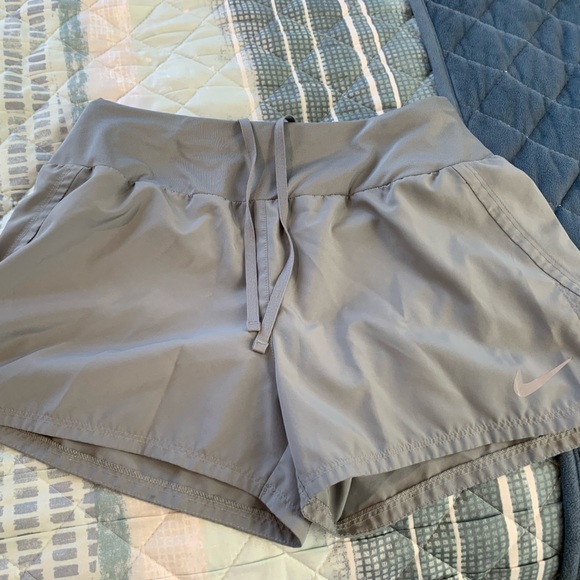 Nike Dri-Fit Running Shorts L Quick Dry Cooling Breathable - Picture 3 of 3